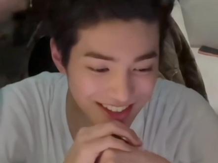 戴帽子真的是为大家的心脏着想#cortis #cortis安乾镐 #安乾镐 #直播