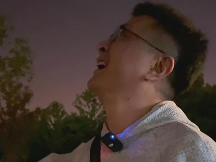 总台“科晚”:主持人到场第一天,直呼比不过!总台“科晚”,主持人@张腾岳 打卡无人机现场!数千架无人机列队起飞,C919!宇航员!人造太阳!震撼“扑面而来”!#科晚 #合肥 #骆岗公园 #无人机