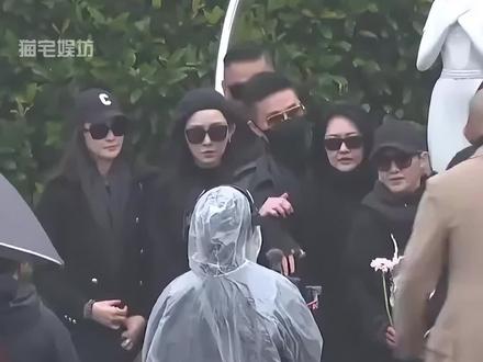 明明大S雕像揭幕,为何S家全部到场唯独两个子女缺席?或许没来现场,但思母之痛从不减少半分#徐熙媛大s #徐熙娣小s #内容启发搜索 #影娱热点团