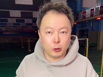 冬天鹅毛球更为耐打!试试黄超!#羽毛球