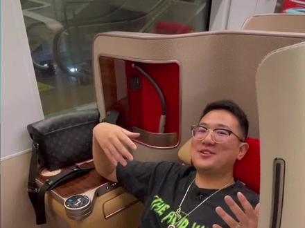 复兴号智能动车组究竟有多舒适!!中国高铁yyds!