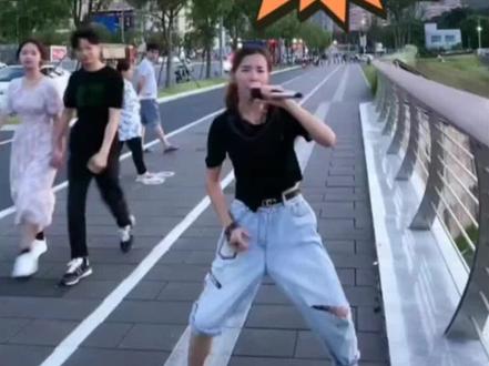 恐龙扛狼原视频素材来啦#恐龙扛狼 #恐龙扛狼是什么梗 #绿幕素材