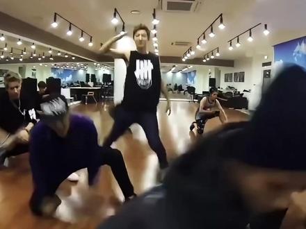 EXO粉丝见面会,补药虐待我的老爱豆们。 #EXO #EXO回归 #张艺兴 #晚安大小姐 #抖音精选