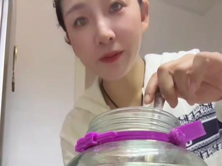 这是一期腊八蒜的保姆级教程,详细为您解答腌蒜不绿的所有原因,一周就能食用的腊八蒜你也能轻松搞定。#自制腊八蒜#腊八醋#美食教程#美食