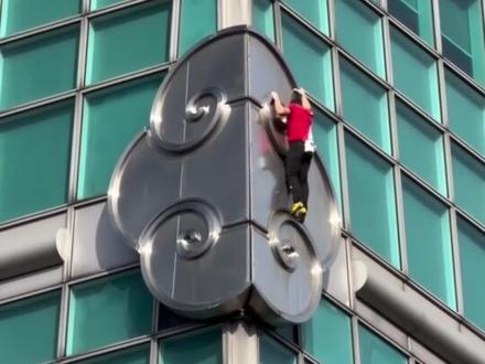 台北101
徒手攀101
極限運動