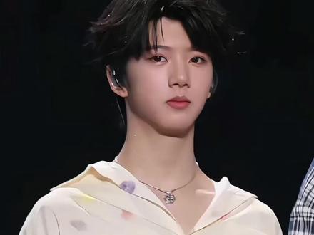 看着全场蓝粉海台上各位表情像一本摊开的书 #橹穆 #王橹杰 #穆祉丞 #向全世界安利 #舞台