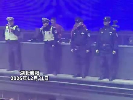 交警深入酒吧硬核宣传,这样的预防式宣传谁不喜欢?!#交通安全 #现场live