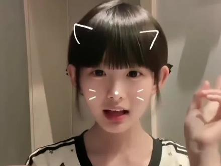 傻站在你家楼下 抬起头 数乌云 #鱼干摇 #一学就会系列 #鱼干摇手势舞 #鱼干摇变装 yc@国服鱼干🐟 #剪映