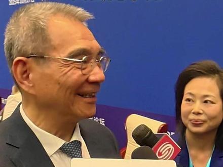 10月27日北京,林毅夫答大象新闻:台积电赴美会把台湾产业基础挖空,失去竞争力#媒体精选计划