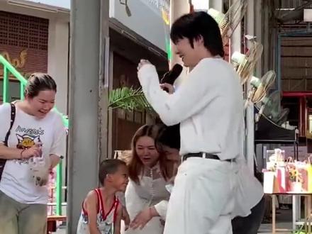 说勇,还得是小孩哥!哈哈会问多问!#kengnamping#keng #namping