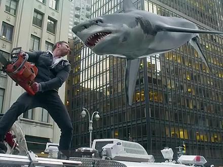 龙卷风突袭城市,成千上万的鲨鱼漫天飞翔