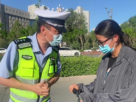 这些玩具能上路?交警现场式教学。#滑板车#电动平衡车#轮滑鞋