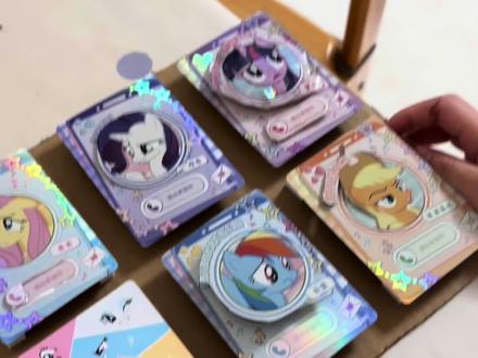 小马宝莉电话卡大改造
这是在姐姐的帮助下完成的电话卡大改造,我觉得真的很好玩,我们一起来玩一下吧#小马宝莉卡片 #普卡改造 #手工diy #变废为宝 #儿童手工