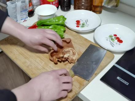 尖椒炒猪耳朵的家庭做法,味道好吃又下饭! #家常菜 #日常做饭 #简单美食 #在家做美食 #做菜我是认真的 #美食教程 #用心做菜 #做饭 #家庭小炒 #厨房里的欢乐时光