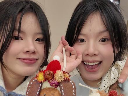 姐妹PK自制豆荚娃娃!谁的更好看? #手工diy #豆荚娃娃 #解压 #闺蜜