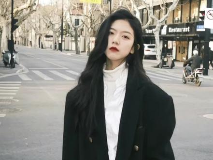 所以遗憾是什么?是纠缠半生的简薇,是顺烟的乐瑶,是一千块救赎了昭阳一次又一次的小允,还是玫瑰病人#我的26岁女房客 #微微简#乐瑶#小允#Cc