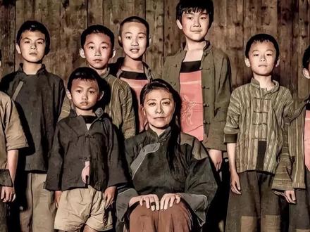 这是一张感动无数国人的全家福,八子参军,无一人归来。#八子参军 #致敬 #英雄 #满门忠烈 #感动瞬间