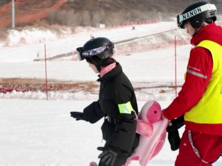 冬日限定滑雪vlog🎿 玩雪的后劲太大了吧~ #雪落山海间#跟着抖音去追雪 #快喊滑雪搭子给你呲雪墙