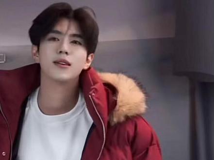 #原生家庭对一个人的影响有多大 #孤儿#何婧婧许浩晨 许浩晨心疼何婧婧 说她经历的像小说中出现的情节 不敢想象 忙忙碌碌辛辛苦苦付出却像在家里养了一个仇人 从未得到他们的尊重