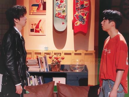 探险游戏我却攻略NPC㊙️?! 【不易系列】是款多故事线探险类游戏
玩家可以体验不同角色的人生完成故事主线内容
但jy在里面碰到了一个有意思“玩家”
他放弃了主线任务
玩成了攻略npc的恋爱游戏?!
最后达成了隐藏的双人副本
sty是游戏的NPC/jy是攻略者 大概是这样吧.....一个无意义的发散脑洞剪辑
#摇汞青年 #孙天宇 #蒋易