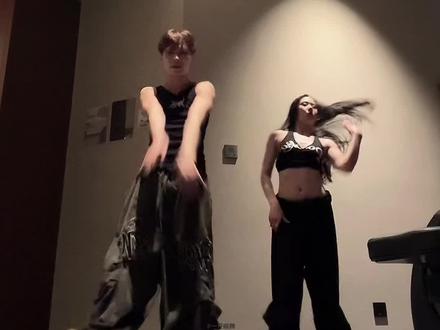 🎵:Bad boy #一开编舞 #梦梦编舞 俩人半夜爬起来编抖音小舞蹈了(请看最后一秒川渝下腰女展示英文基本功谢谢大家哈哈哈哈哈)#抖音热门舞蹈计划 #badboy #张惠妹