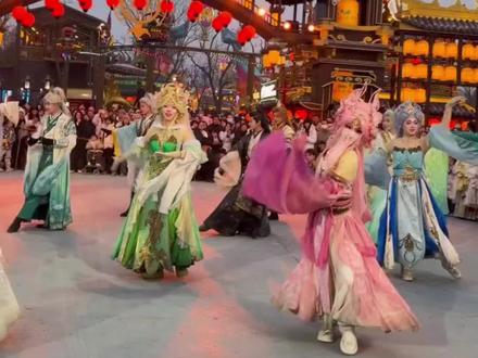 开封.万岁山武侠城,沉浸式武侠世界,只在万岁山,快来打卡呦#打卡吧