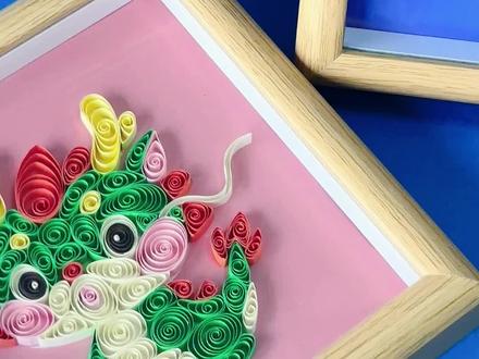母亲节手工|亲手折一幅小动物礼物送给妈妈 不用备图纸、不用备工具、不用买相框,一套材料包就能搞定超萌的小鼠衍纸画,把藏在折纸里的爱意送给妈妈,这份亲手做的礼物,比买的更有心意!快给妈妈安排上!#母亲节礼物 #衍纸 #手工 #纸米星球 #母亲节手工