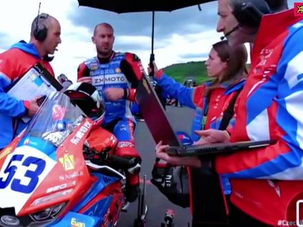 17 个弯道全是陷阱!阿拉贡魔鬼赛道,WSBK 巅峰对决太刺 新赛季,新战场!德比斯能否卫冕夺冠、续写传奇?61 号恩居卷土重来,复仇之战一触即发!是德比斯再斩一冠,还是 61 号完成逆袭?狱级副本 —— 西班牙阿拉贡赛道!这条全长 5.077 公里的‘恶魔跑道’,到底有多狠?今天给你扒得明明白白!”WSBK 巅峰对决,全程高能,不容错过!#张雪 #德比斯 #张雪机车 #机车 #wsbk