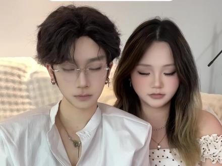 忍不了一点!
#情侣睁眼闭眼挑战 #容忍度挑战 #情侣升温小游戏