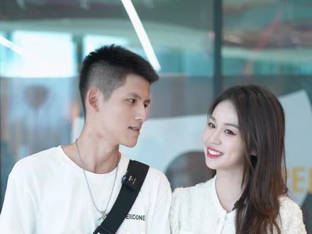 甜美女老师偶遇心动男生,他们居然早就认识,你们觉得他们般配吗?【上】#街访 #告白 #夏天 @DOU+小助手