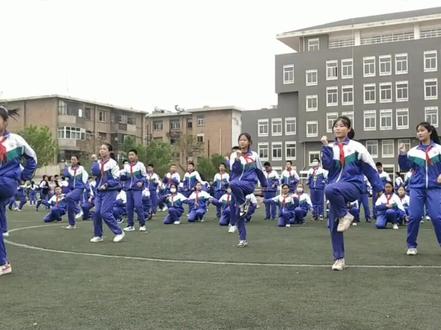 可爱的孩子们,青春、活力、美好!愿你们健康、快乐、全面的发展和成长!加油#校园时光 #青春