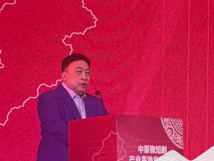 导演王晶来河南开微短剧公司 王晶:河南是中华文明重要发源地 从不缺乏动人的叙事素材 (顶端新闻记者 王佳卉)