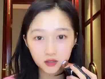 晚上用了一下初普奇迹S美容仪,感觉并没有很烫,凝胶涂上的时候有点微热,刚开始调一档,热度可以接受,而且热得挺快的,不一会就变灯了,后面我调到3档,也在我可以接受的范围,就是一会脸就红红的了,感觉有一点点紧致了,不知道是不是错觉,后续用着再看看吧……#初普奇迹S美容仪 #爱用物分享 #我的护肤日常 #家用美容仪 #美容仪测评