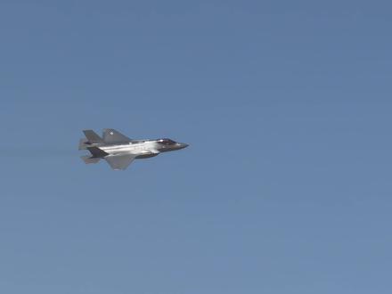 2025迪拜航展,F35都上场了,J35也应该上场扬我国威。