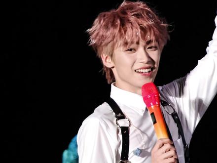 《too deep》幕后小故事~
#线下追星 #舞台现场 #zy #演唱会