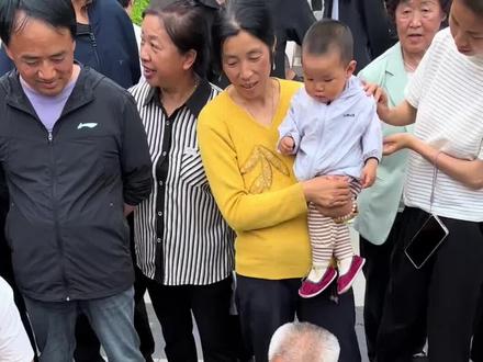 街头三仙归洞魔术,很多人看不懂,原来这么简单 #魔术教学