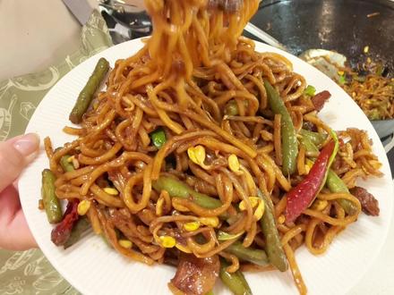 周末做一锅豆角焖面,这个饭就是简单一锅出,午餐晚餐都可以 #家常菜 #美食 #豆角焖面 #下饭菜
