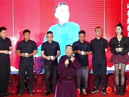杨光回应一个徒弟收费五万传言,一说一闹别当真#相声 #杨光的快乐生活 #德云社 #侯耀华
