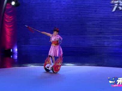 小娜扎演绎新版闹海,龙王儿子的腿还抽筋了? #欢乐送 #抖音小助手