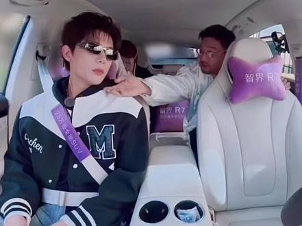 小胡 兄弟 我能亲你一口不#王安宇#现在就出发