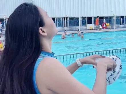 长头发戴泳帽的教程 完全不用发绳#游泳#游泳技巧 #运动#夏天