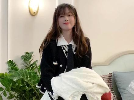 啥是小香风 77293f60108b293694697a6feee3728b~tplv-dy-resize-origshort-autoq-75:330.jpeg?x-expires=2024899200&x-signature=OQhBY1umY0lQUXuogArqt8%2FhdAY%3D&from=3213915784&s=PackSourceEnum_AWEME_DETAIL&se=false&sc=cover&biz_tag=pcweb_cover&l=20240304164857CC1B77757DACD201D334