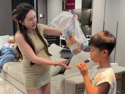 用爱心浇灌教育之花,让孩子在爱的包围
中,茁壮成长每一天#教育孩子 #娜姐呀❗ #七婶呀❗