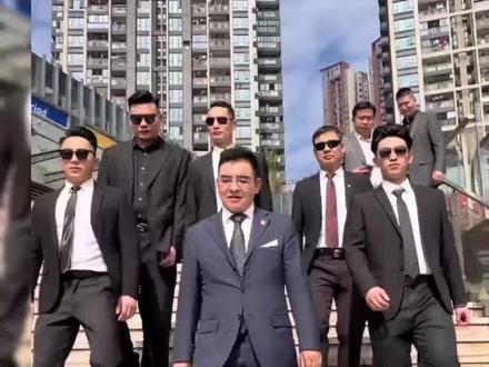 原来梁小龙是这样走的,陈光标说出实情 #梁小龙#热点#梁小遗体追悼会#陈光标