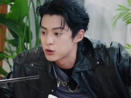 王鹤棣经常收到王润泽寄来的淮南牛肉汤 快@你的小伙伴 一起来吃淮南美食(记者:谢梦莹 责编:卞爱华 一审:戴玉苗 二审:孙继奎 三审:刘颖)部分视频来源:爱奇艺宇宙闪烁请注意 #王鹤棣 #王润泽 #淮南牛肉汤 #美食推荐 #旅游