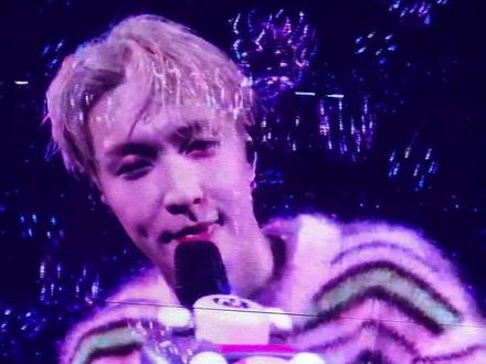 #张艺兴无远弗届演唱会 重庆站 新歌 Purple