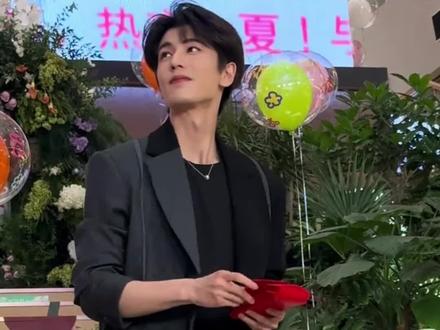 燥侯除夕当天抢红包! #除夕 #春节 #发财 #陈哲远 #散财童子