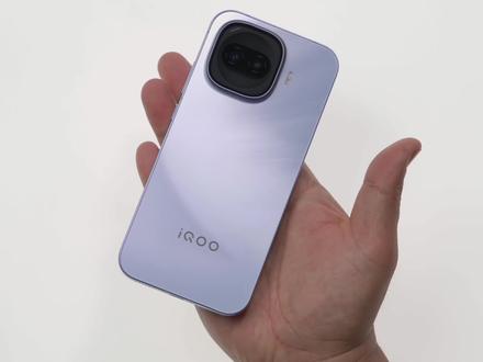 两亿像素的中屏性能机,iQOO Z11 Turbo配置拉满了 #iqooz11 #iQOOZ11Turbo #全球智能手机TOP5国产占三席