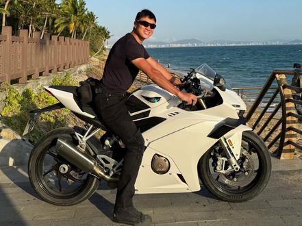 1分钟说透张雪500RR!3万级四缸仿赛值不值?#热门 #机车 #摩托车测评 #张雪500RR