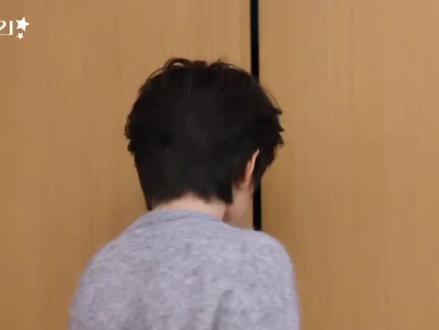 桂橹杨 的爱恨情仇 张桂源:追妻火葬场 (吃醋ing)
王橹杰:放弃初恋?喜欢小白花?
杨博文:好奇害死猫(白or黑)
#张桂源 #王橹杰 #杨博文 #木立方 的爱恨情仇